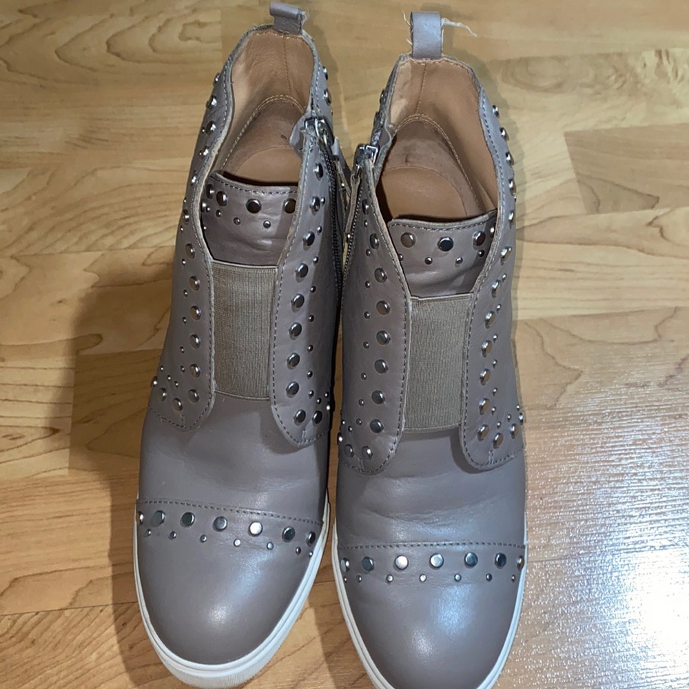 Wedge sneaker